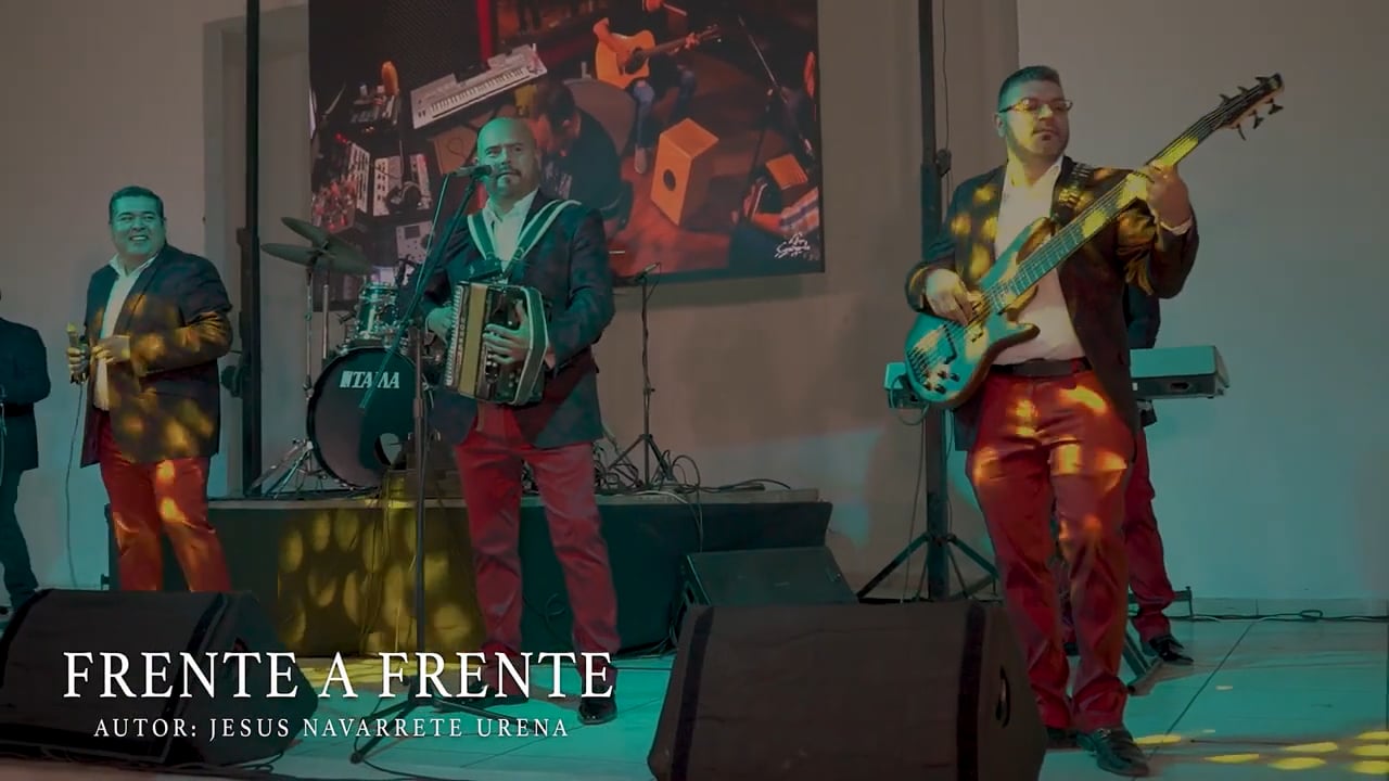 Grupo Emergente interpretando Frente a Frente