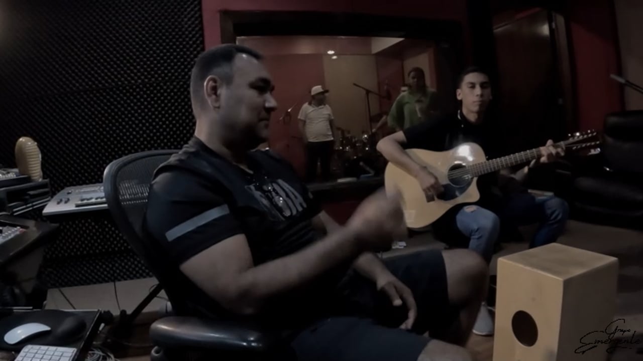 Sesión musical de Grupo Emergente en el estudio